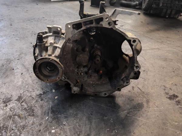 BOITE DE VITESSE MANUEL VAG 1.9TDI CODE: LBQ  - Vue 2